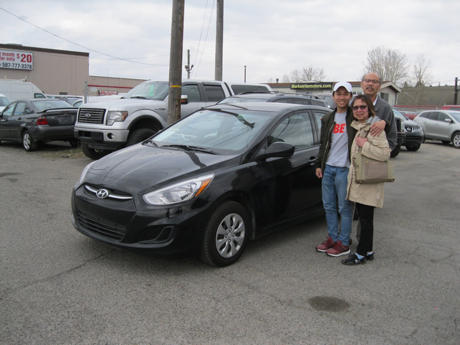 The Delos Santos Family with their new Hyundai